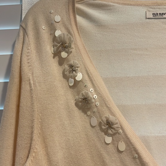 Old Navy Cream Sweater, Size Medium - Picture 6 of 9